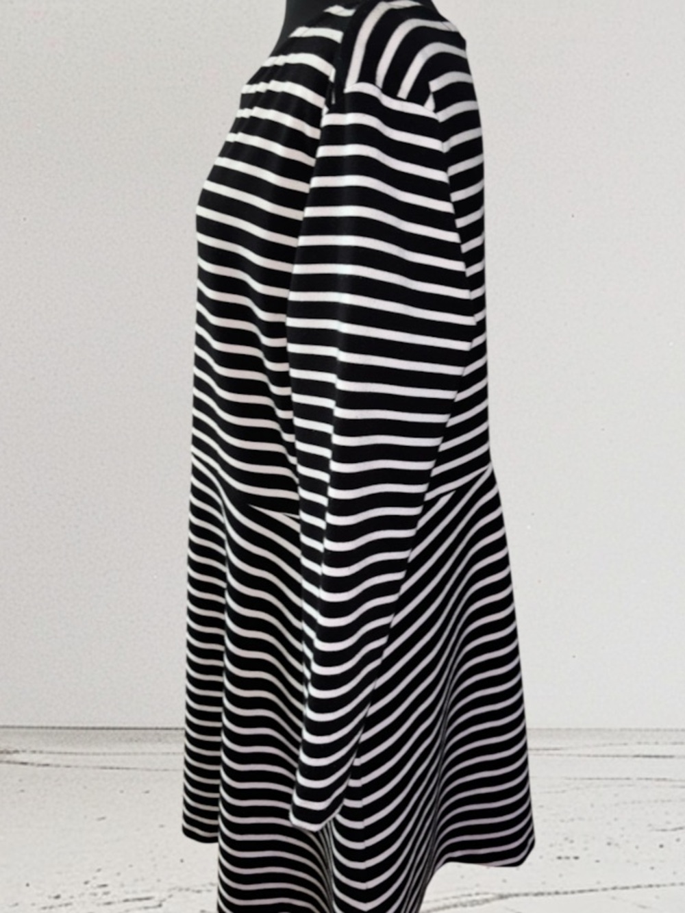 Old Navy Black & White Striped Fit&Flare Dress, P2P:23.5”, L:39.5” - Picture 4 of 9